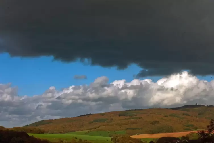 Wolken und ein wenig Sonne im Wechsel: Derartige Schauspiele hält das Wetter womöglich auch in den kommenden Tagen bereit. Hier 