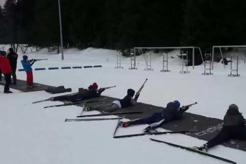 Am Nordic Tag können sich Groß und Klein auch im Biathlon probieren.