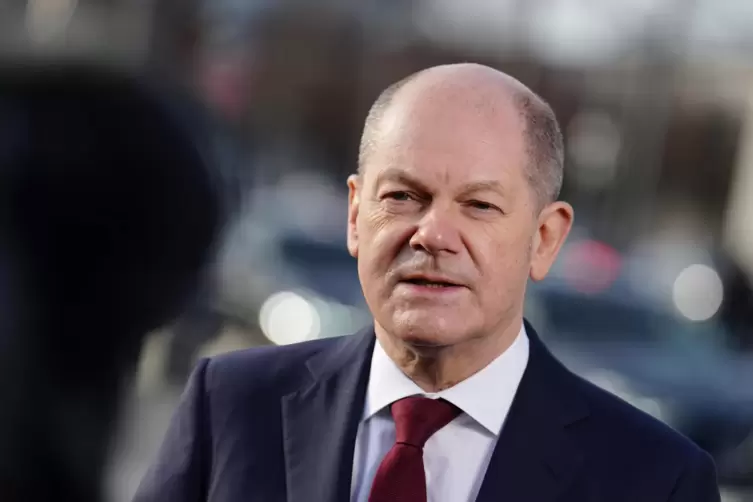 Olaf Scholz lässt den erforderlichen PCR-Test in Moskau von einer Ärztin der deutschen Botschaft vornehmen