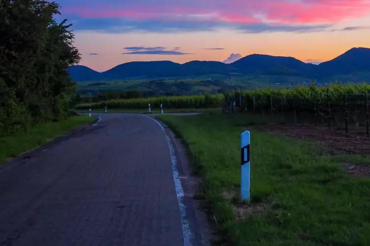 Die Straße ist in schlechtem Zustand. 