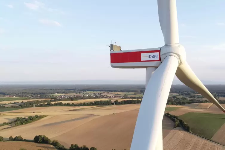 Etwa 250 Meter hoch werden die Windräder einmal sein, die in Lustadt und Zeiskam entstehen sollen. 