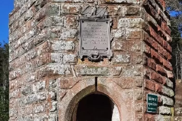 Der Schänzelturm ist aus heimischem Sandstein gebaut.