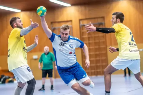 Klar favorisiert tritt das Herrenteam der Handball-Region bei der HSG Mutterstadt/Ruchheim II an. Das Bild zeigt den HR-Spieler 