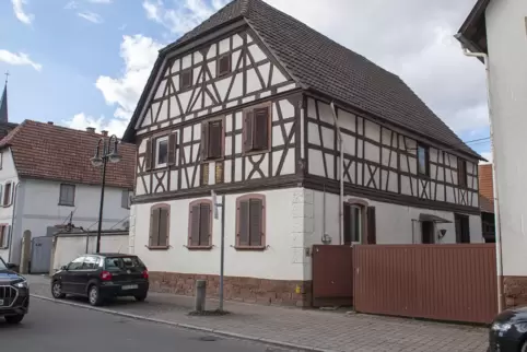 Vor mehr als 250 Jahren errichtet, soll dieses Fachwerkhaus in Herxheim abgerissen werden. 
