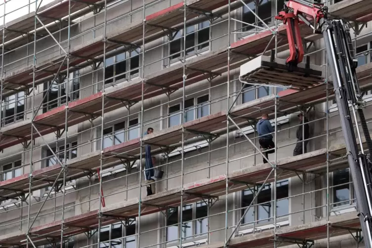 Bauunternehmen will die EU-Kommission unter anderem danach bewerten, ob sie Sozialwohnungen bauen.