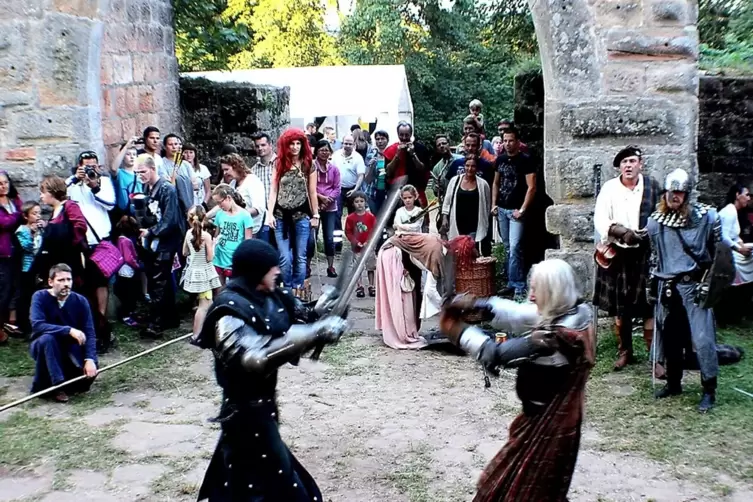 Beim Burgfest auf der Gräfenstein gehören seit jeher Ritterkämpfe zum Programm. 