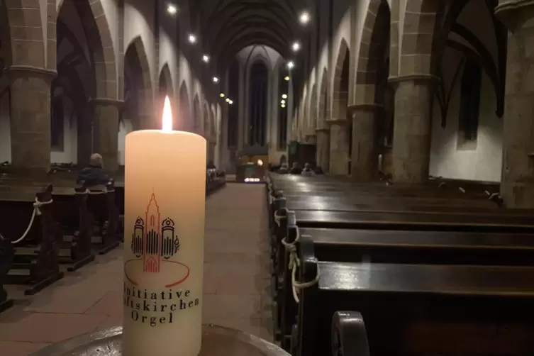 Jetzt ist nicht die Zeit für Närrisches in der Stiftskirche. 