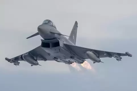 Eurofighter des Taktischen Lufwaffengeschwaders 74. Zwei Flieger dieses Typs haben am Freitag gegen 14 Uhr die Menschen in der S