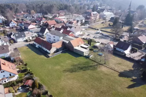 Auf dieser knapp 4000 Quadratmeter großen Fläche an der Lindenstraße – sie grenzt links oben an die Schmalstelle des Grundstücks