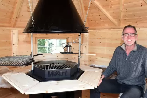 Jürgen Winterer in seiner neuen Kota, in der schweizerisches Essen serviert werden soll.