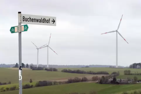 Auf dem Allenberg sind Windkraftanlagen anvisiert. Hier, auf dem Renkersberg oberhalb von Webenheim, stehen bereits welche. 