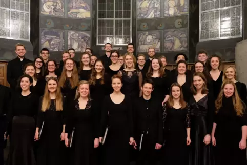 Der Kammerchor der Musikhochschule Stuttgart wird geleitet von Denis Rouger. 