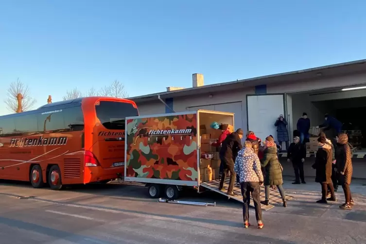 Die Hälfte der Hilfsgüter wurde im Germersheimer Partnerlandkreis Krotoszyn abgeladen. 