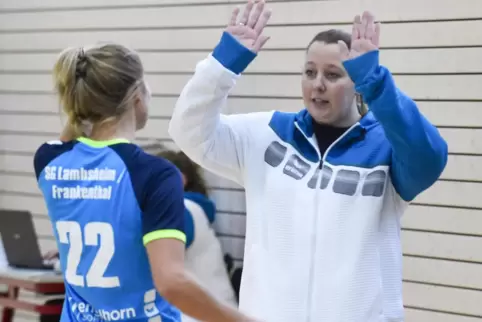 Saskia Leßmann (rechts) hat in dieser Saison schon Erfahrung als Trainerin der SG. 