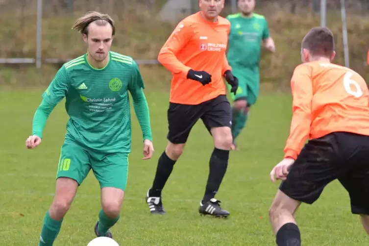 Fällt im Cup-Halbinale aus: Julius Gödtel (links), einer der Youngsters beim Gruppenrunden-Meister FV Kusel. 