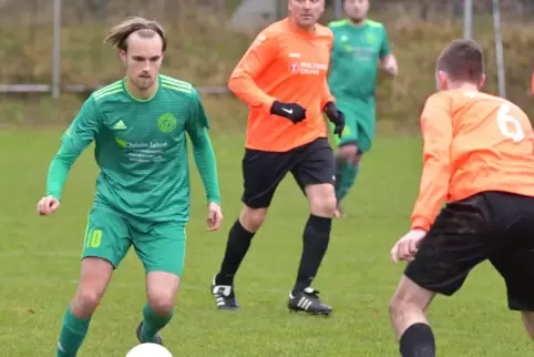 Fällt im Cup-Halbinale aus: Julius Gödtel (links), einer der Youngsters beim Gruppenrunden-Meister FV Kusel. 