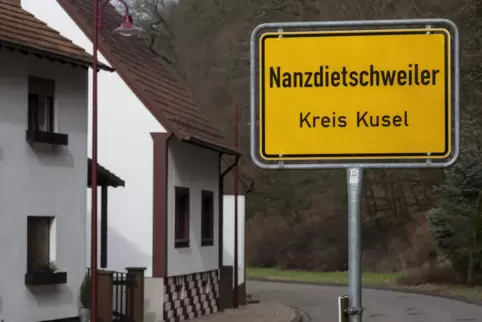 Grund für die Sperrung in Nanzdietschweiler sind Baumpflegearbeiten. 