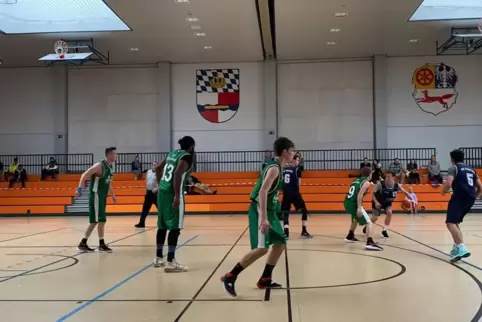 Die Basketballer der TSG Grünstadt (in grün, hier bei einem Freundschaftsspiel 2021 gegen die TSG Maxdorf) rüsten sich für eine 