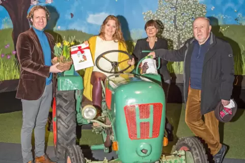 Ehrung (von links): Alexander Schubert, Nadja Nickel, Cathérine Biasini und Werner Schnieller. 