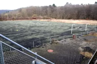 Der verwaiste Fußballplatz.