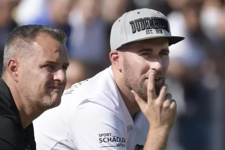 Trainerbank verlassen: Steffen Litzel (rechts).