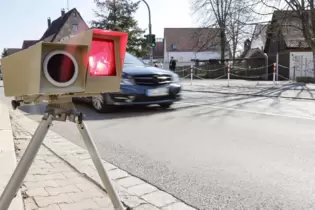 Nur wenn das Tempolimit kontrolliert wird, nützt es etwas, ist der Landauer Verkehrsdezernent Lukas Hartmann überzeugt.