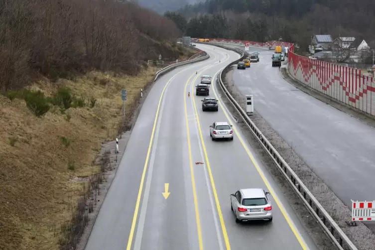 Bis Ostern soll die Baustelle auf der B10 bei Hinterweidenthal abgebaut sein. 