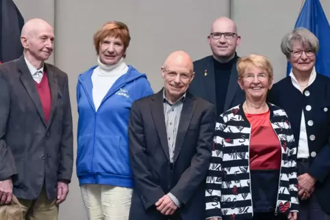 Engagierte Frankenthaler (von links): Hermann Deichfuß, Monika Kröber und Manfred Becker vom Naturschutzbund, Rüdiger Stein, Rut