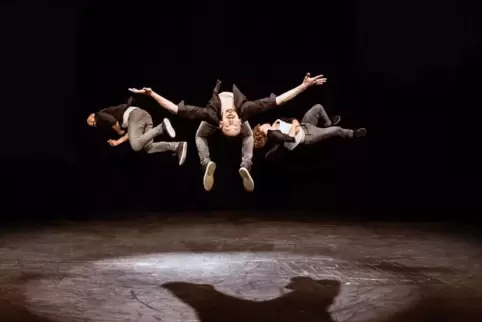 Die Gruppe 3DCLS (sprich Tridiculous) zeigt Akrobatik. Die beiden Ukrainer und der Russe, der in Israel aufwuchs, haben sich in 