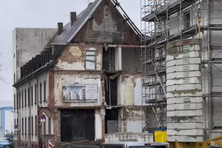 Der Rest des Gebäudes Augustastraße 20 steht nicht unter Denkmalschutz. Er darf nun abgerissen werden.