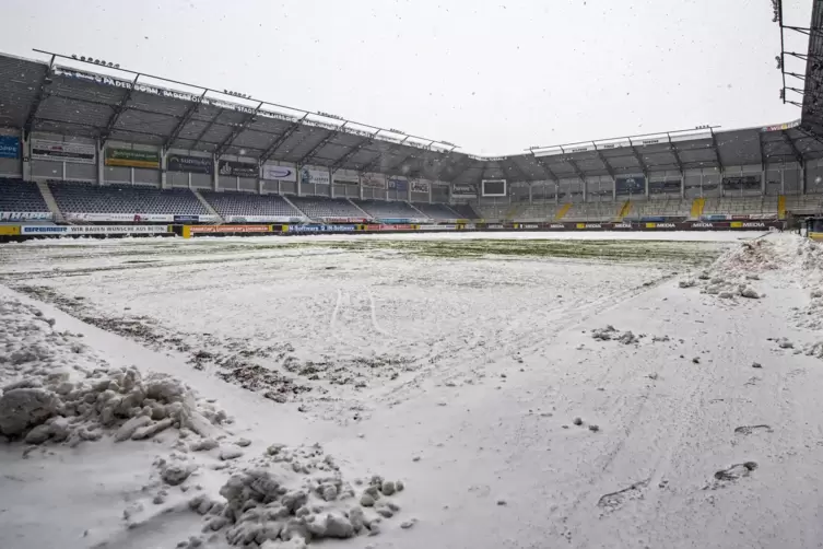 Problem am Wochenende: Schnee bedeckte Plätze.