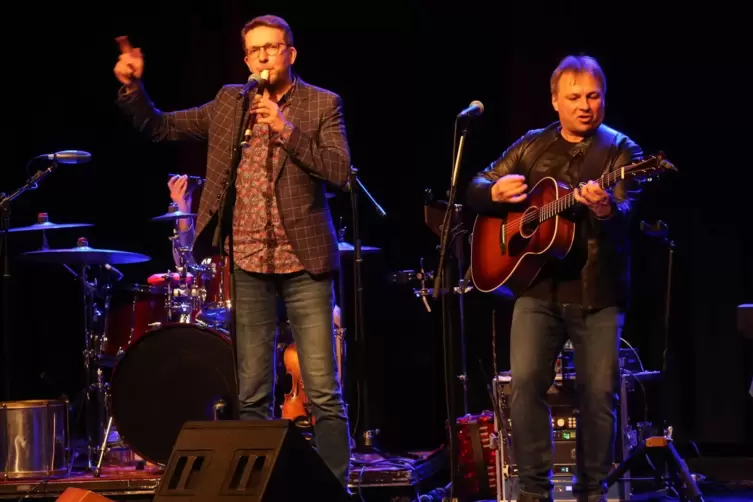 Kam aus Erfurt nach Kusel: die Simon & Garfunkel Revival Band um den Sänger und Gitarristen Michael Frank (rechts) sowie den Sän