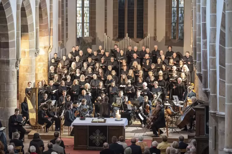 Die Kantorei mit der Mannheimer Kammerphilharmonie an Karfreitag in der Landauer Stiftskirche.