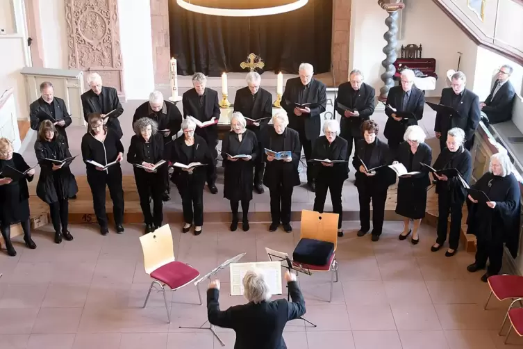 Die Bezirkskantorei Kirchheimbolanden-Winnweiler gestaltete an Karfreitag die Passionsmusik. 