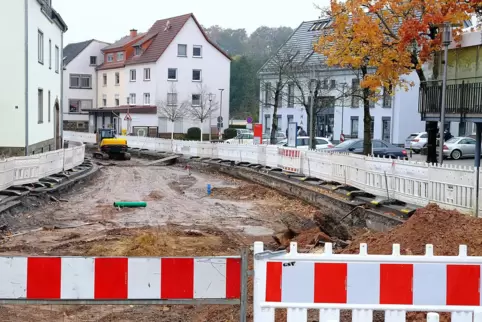 Die Bahnhofstraße – hier ein Foto vom Oktober 2021 – bekommt ihren letzten Schliff. 