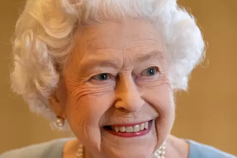 Nach wie vor hält Elizabeth II. das britische Königshaus zusammen. Auch deshalb wird die Queen nicht abdanken. 