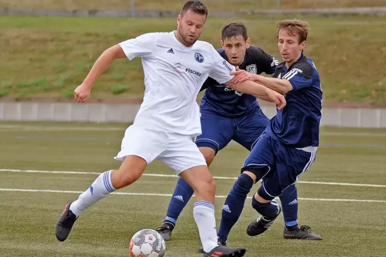 Tobias Haffke (weißes Trikot) musste in dieser Saison öfter auflaufen als geplant.