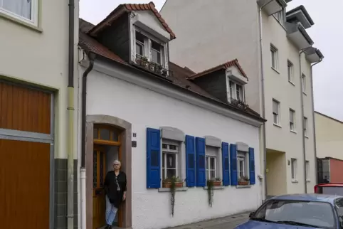 Gerade mal acht Meter lang ist das Haus von Susanne Müller, das sie 1986 in der Friedhofstraße erworben und dann in Eigenregie s