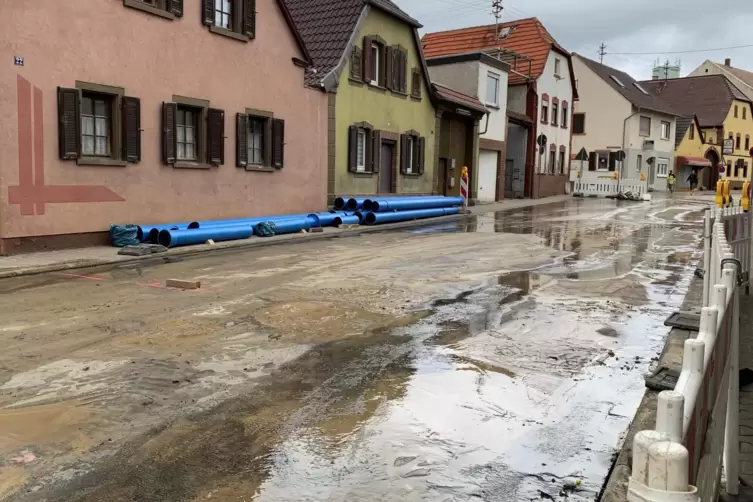 Durch die drei Rohrbrüche – hier ein Bild nach dem zweiten Vorfall am 6. April – sind Hunderttausende Liter Wasser ausgelaufen u