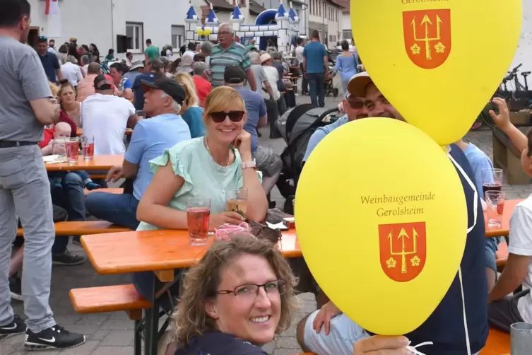 Der Fotobeweis ist eindeutig: Auf der gesperrten Römerstraße ging’s zu wie auf einer Kerwe.