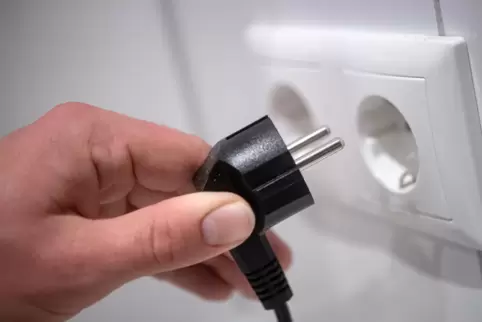 Auch mit Stecker in der Dose haben am Mittwochnachmittag in einigen Teilen des Kreises Kusel Elektrogeräte ihren Dienst verweige