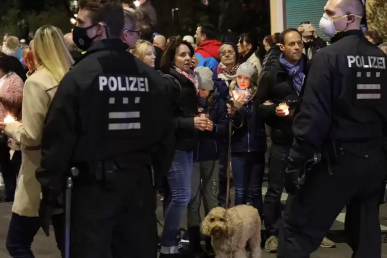 Szene der Querdenker-Demo am 15. November 2020 in Landau. 