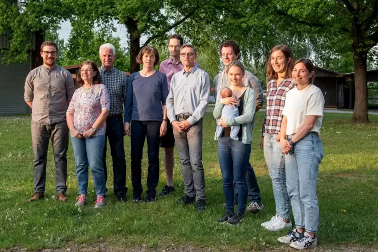 Der neue Bezirksvorstand und zwei, die ausgeschieden sind (von links): Nicolas Bohr (Wettkampforganisation), Margot Grimmeißen (