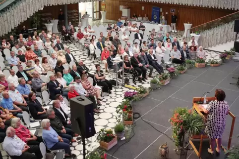 Gut besetzt war die Aula des Paul-von Denis-Schulzentrums beim Frühjahrsempfang. 