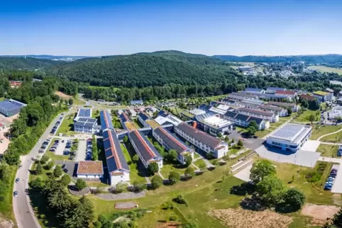  Am Umwelt-Campus Birkenfeld findet ein interkultureller Austausch unter Senioren statt. 