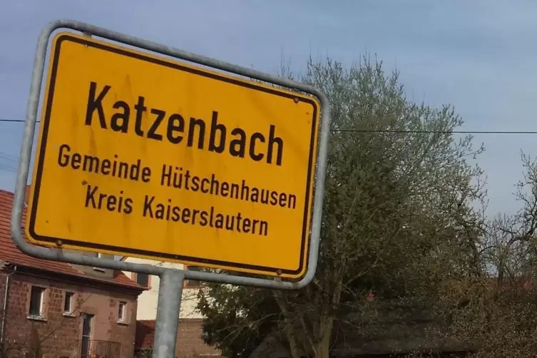 Die Ratsmitglieder in Hütschenhausen diskutieren über die Friedhofsmauer im Ortsteil Katzenbach. 