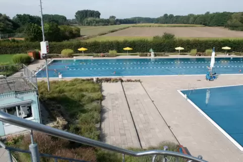 So schnell wird kein Leben in den Schwimmpark einziehen. Und wann die Handwerker anfangen ... 