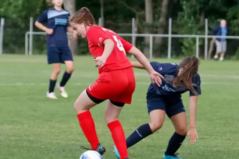  Catrin Keiper (links) vom ASV Winnweiler empfängt am Wochenende mit ihrem Team den Fast-Meister FFC Kaiserslautern. In der Frau