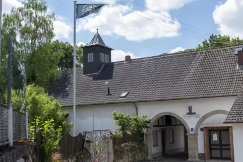 Schön anzusehen, aber renovierungsbedürftig: das Bürgerhaus in Adenbach. 