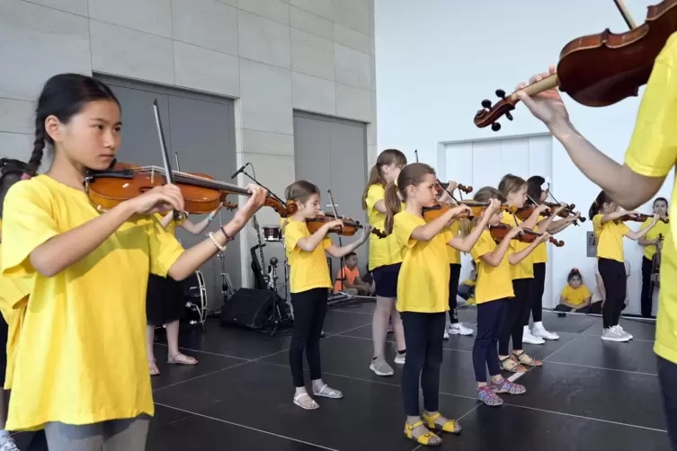 Das Suzuki-Ensemble der Musikschule.